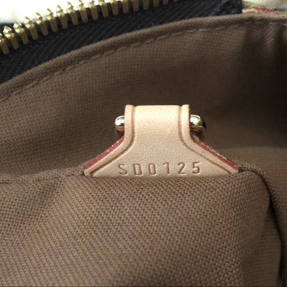 100% Authentic Louis Vuitton Tivoli GM - Picture 3 of 8